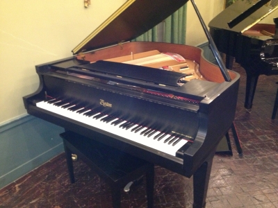 gallery/crating/baby_grand_piano_custom_crate_on_site_1_1413.jpg