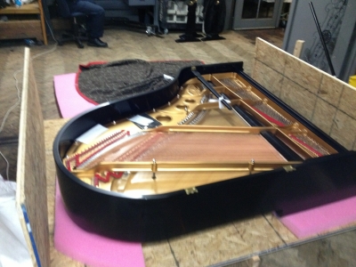 gallery/crating/baby_grand_piano_custom_crate_on_site_2_1423.jpg
