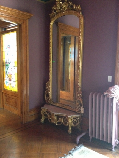 gallery/crating/custom_wooden_crate_antique_mirror_on_site_1_1743.jpg